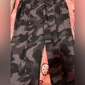 Old Navy active grey camo pants. Size medium